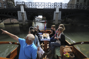 Picnic on board